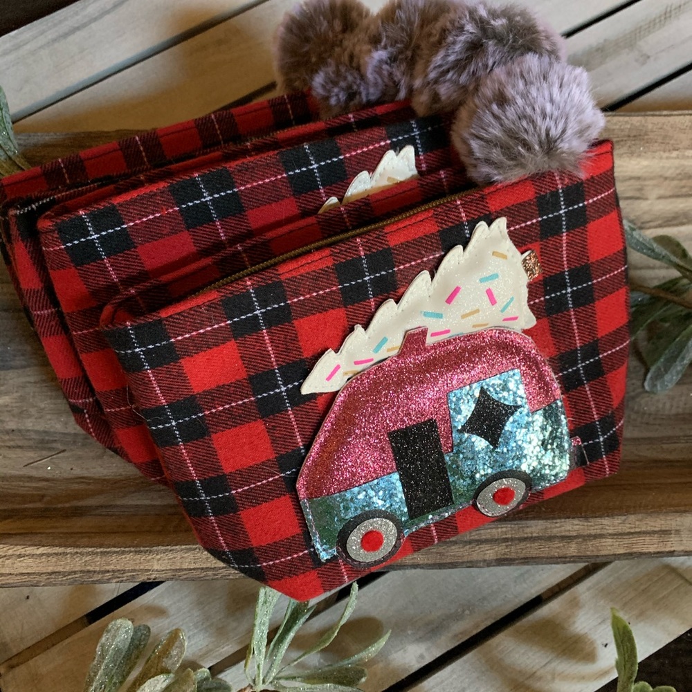 POUCH